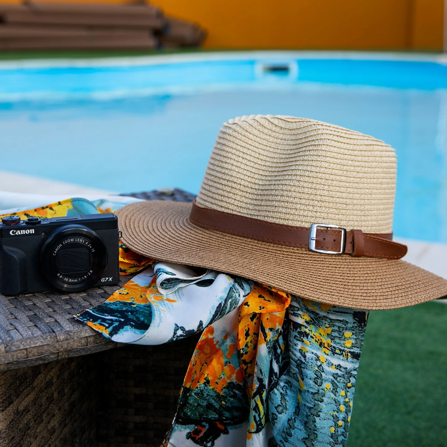 Women’s Two-Tone Straw Fedora Hat With Buckle Trim 4 Women’s Two-Tone Straw Fedora Hat With Buckle Trim - Image 2