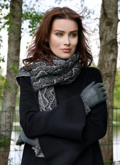 Women's Reptile Pattern Knitted Scarf -Dents 4 2831