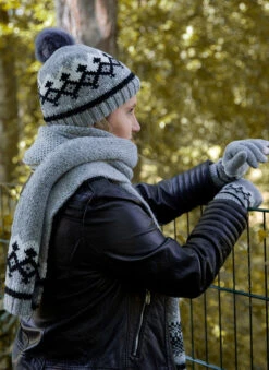 Women’s Jacquard Fair Isle Knitted Scarf With Marl Yarn -Dents 4 2848 Dove Grey a2f5137c 76c8 41f6 81db 51d63458426c