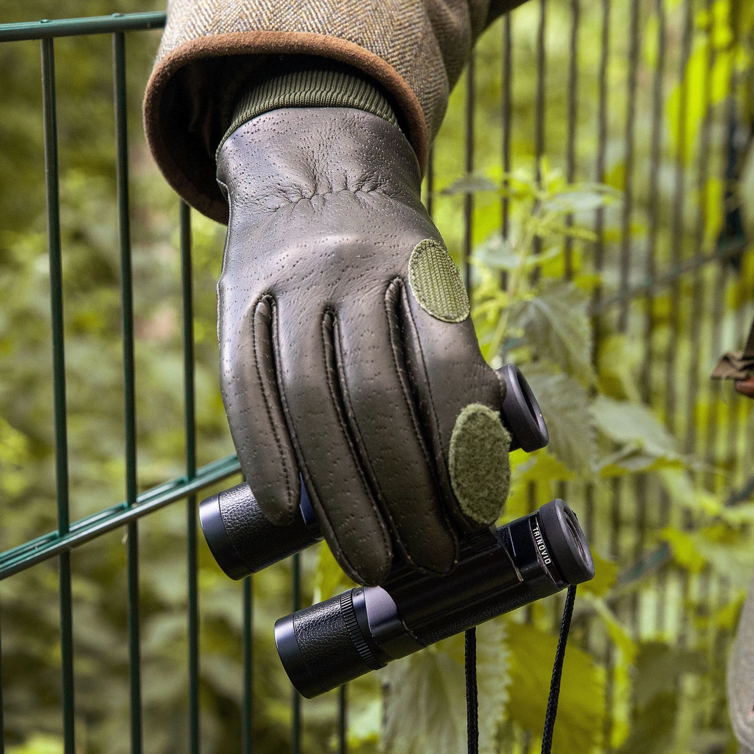 Women's Heritage Water-Resistant Silk-Lined Right Hand Leather Shooting Gloves 7 Women's Heritage Water-Resistant Silk-Lined Right Hand Leather Shooting Gloves - Image 5