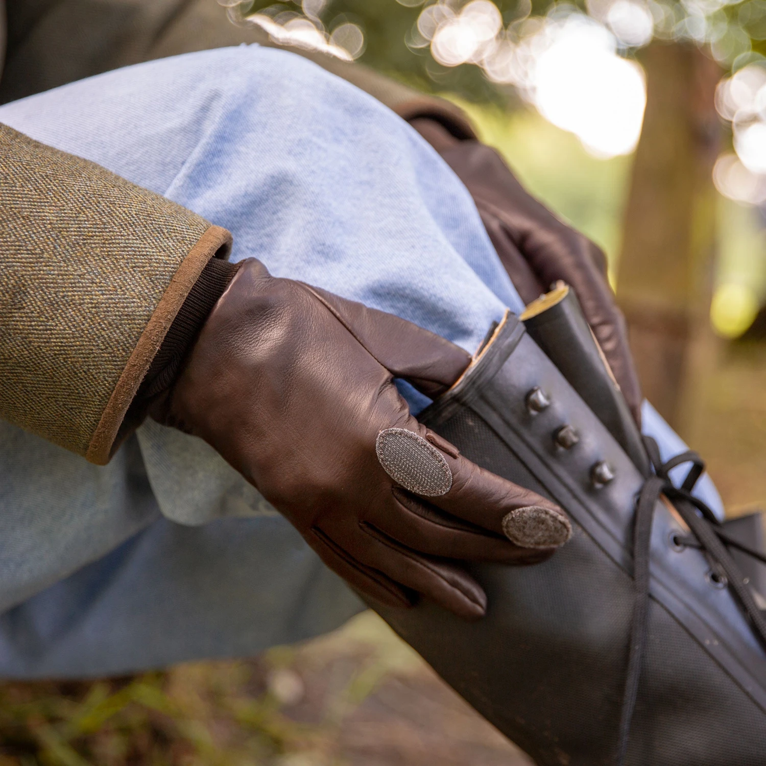 Women's Heritage Water-Resistant Silk-Lined Right Hand Leather Shooting Gloves 11 Women's Heritage Water-Resistant Silk-Lined Right Hand Leather Shooting Gloves - Image 9