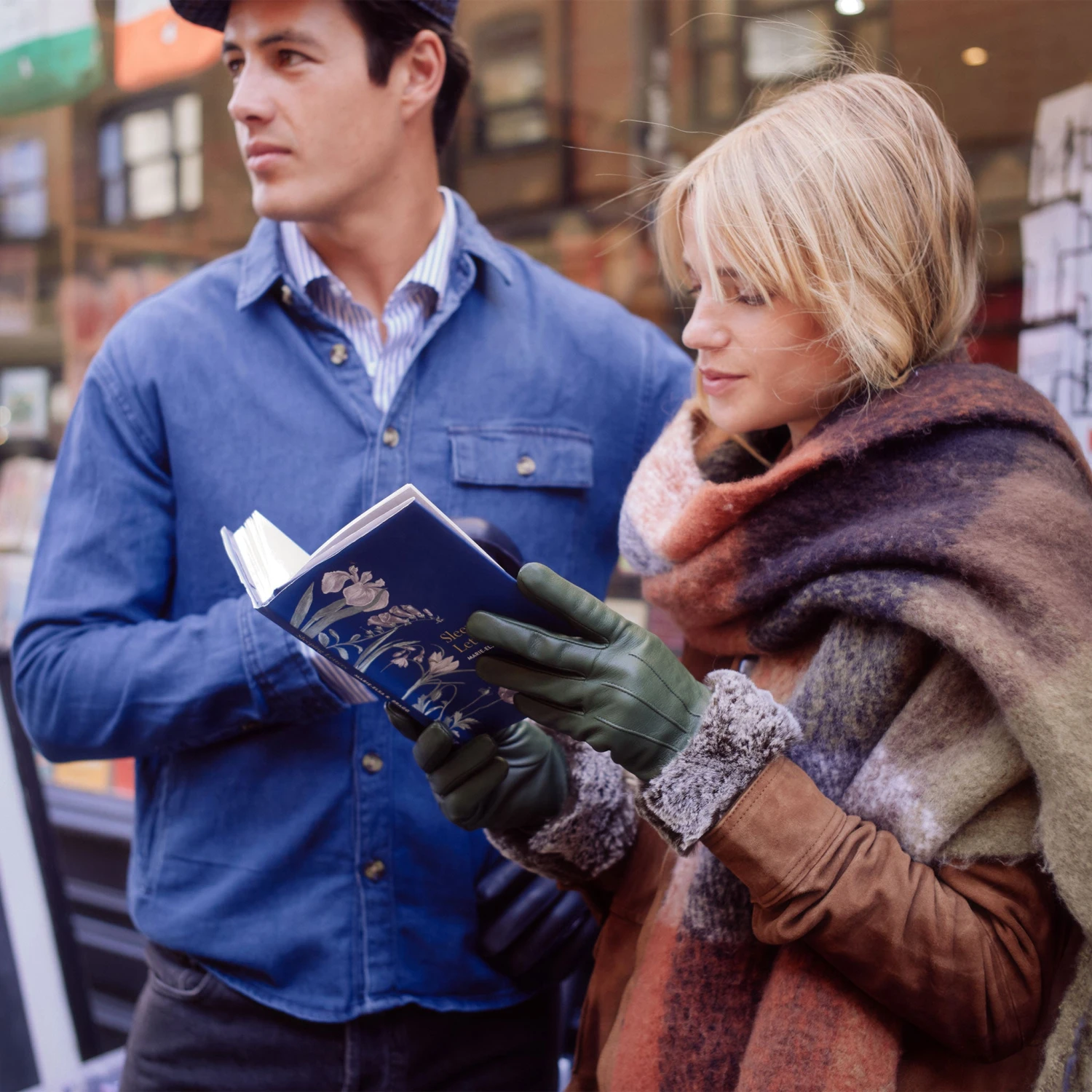 Women’s Touchscreen Three-Point Lined Leather Gloves With Faux Fur Cuffs 4 Women’s Touchscreen Three-Point Lined Leather Gloves With Faux Fur Cuffs - Image 2