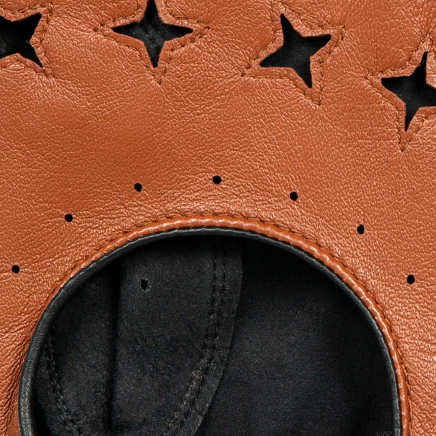 Men's The Suited Racer Touchscreen Leather Driving Gloves 17 Men's The Suited Racer Touchscreen Leather Driving Gloves - Image 15