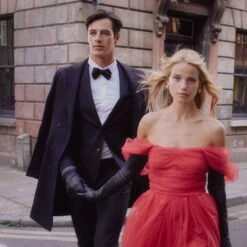 Women's Three-Point Long Opera Leather Gloves -Dents woman wearing black long gloves