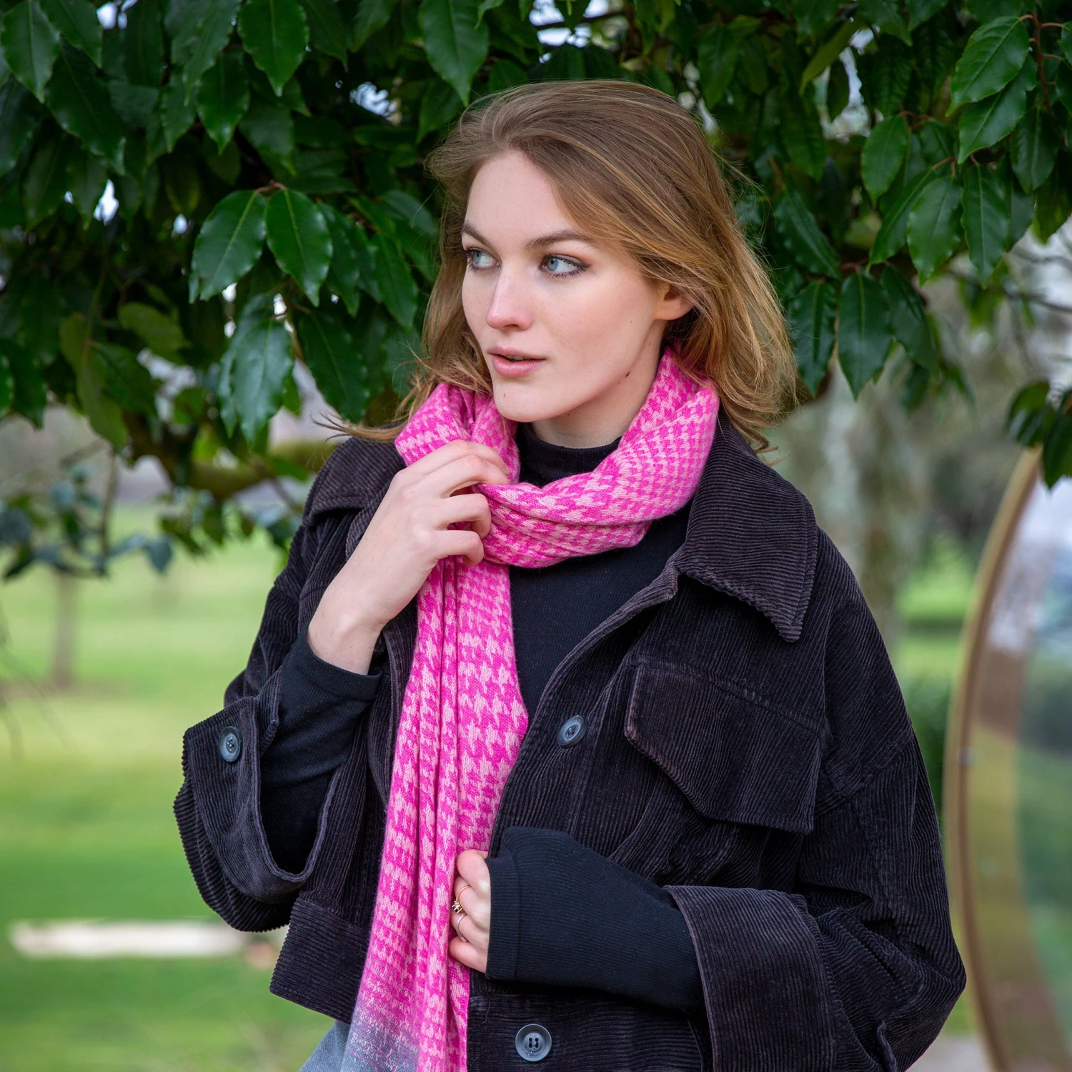 Women’s Dogtooth Scarf With Asymmetric Details And Tassels 6 Women’s Dogtooth Scarf With Asymmetric Details And Tassels - Image 4