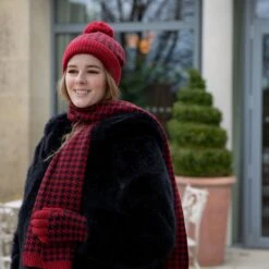 Women’s Knitted Bobble Hat With Dogtooth Pattern -Dents womens dogtooth pattern knitted hat red