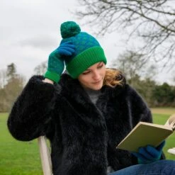 Women’s Jacquard Knitted Gloves With Hash Symbol Pattern -Dents womens knitted gloves teal emerald