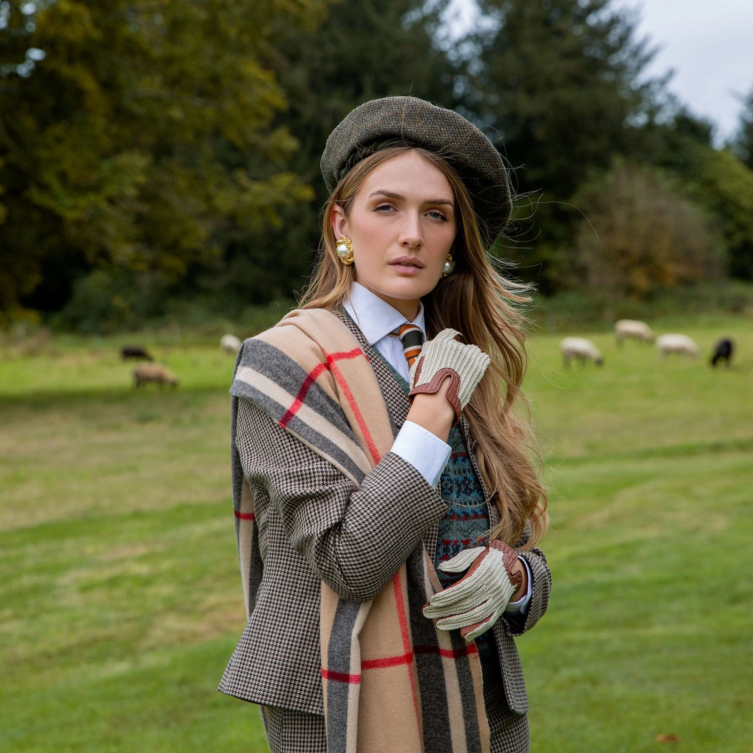 Women's Handsewn Crochet-Back Imitation Peccary Leather Driving Gloves 9 Women's Handsewn Crochet-Back Imitation Peccary Leather Driving Gloves - Image 7